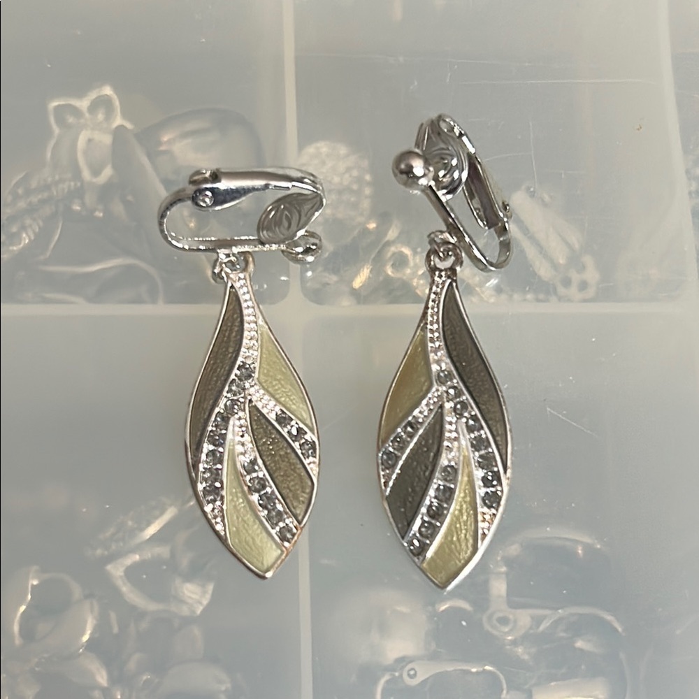 Funky 90s Silver and Sage Leaf Earrings